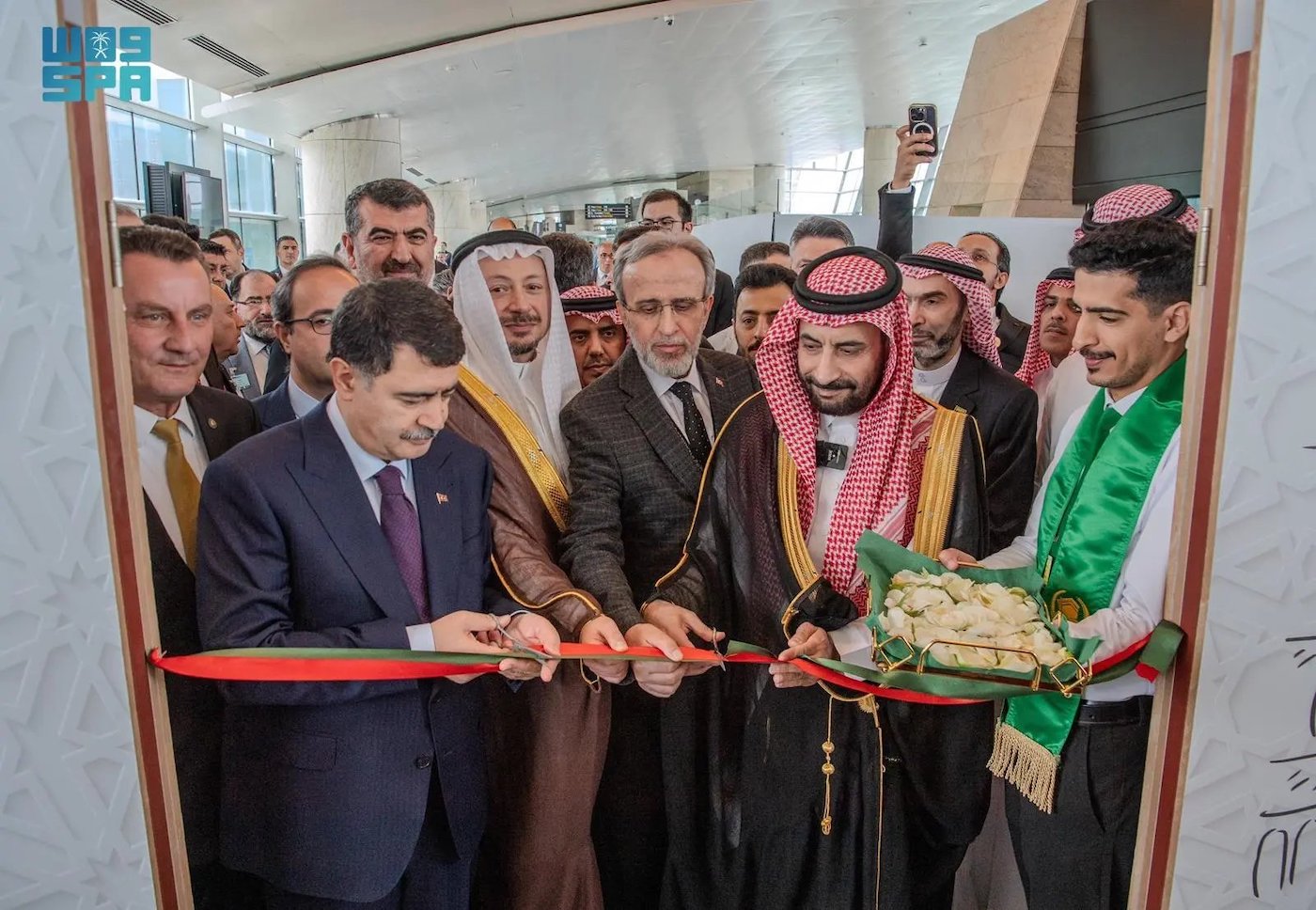 The Kingdom’s ambassador to Turkiye Fahd bin Asaad Abu Al-Nasr launches the Makkah Route Initiative at Ankara Esenboga Airport on Monday. (SPA)