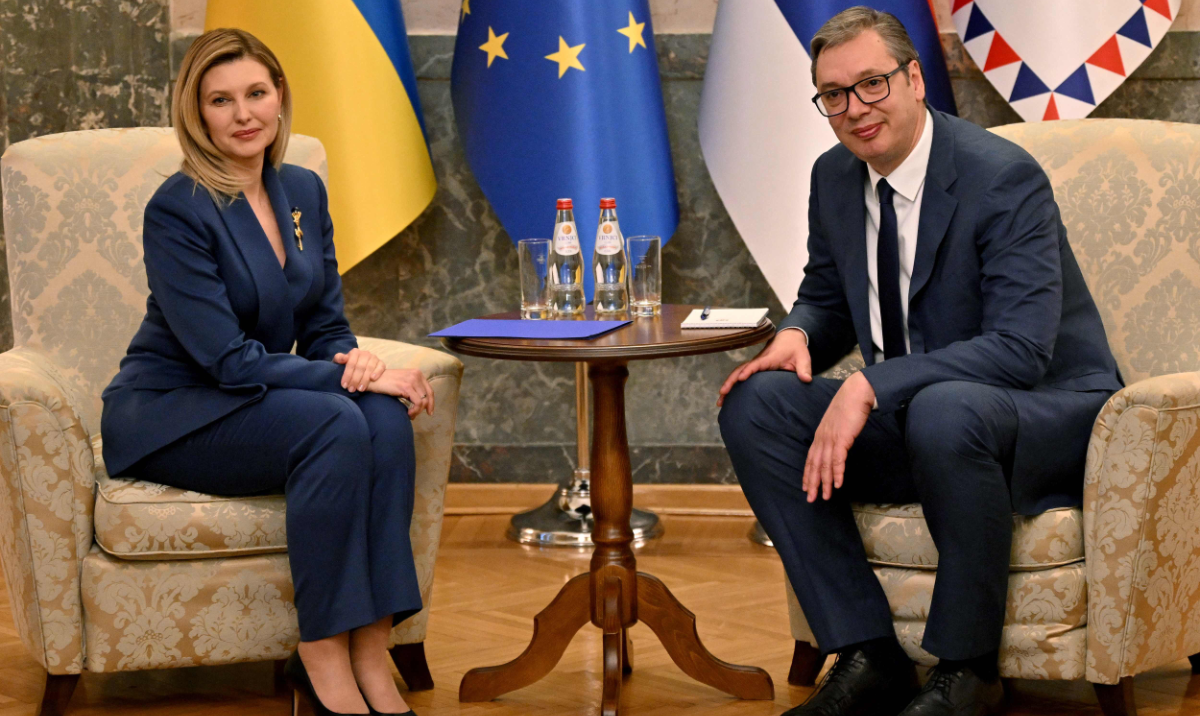 Serbia's President Aleksandar Vucic (R) poses for a photo with the First Lady of Ukraine Olena Zelenska, during their meeting in Belgrade on May 13, 2024. (AFP)