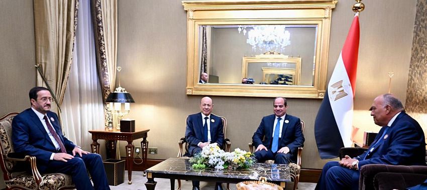 Chairman of the Presidential Leadership Council Dr. Rashad al-Alimi along with Council member Othman Mujalli met the Egyptian president Abdel Fattah El-Sisi on the sidelines of the Arab summit in Bahrain (SABA)