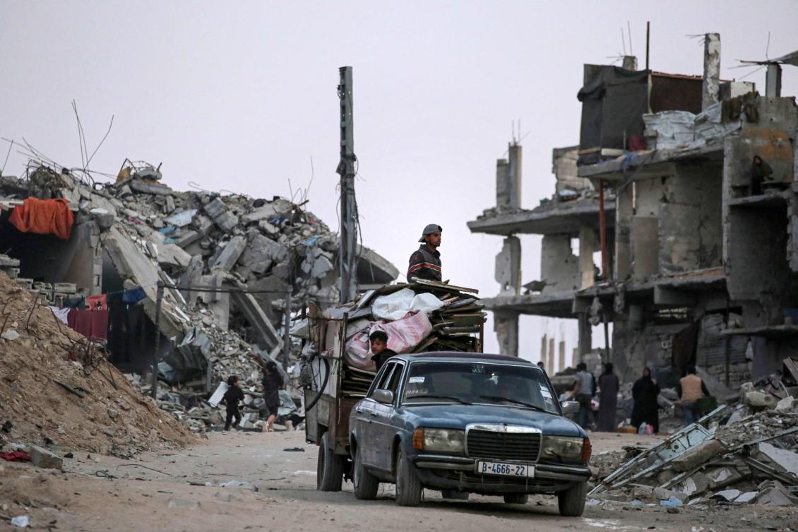 TOPSHOT - Palestinians who fled Rafah in the southern Gaza Strip arrive with their belongings to Khan Yunis on May 15, 2024, amid the ongoing conflict between Israel and the Hamas militant group. (Photo by AFP)