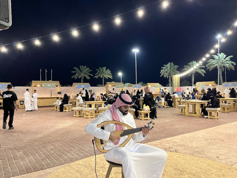 The market featured 15 booths from 10 farmers who were mostly from neighboring areas, along with a few from other parts of the Kingdom. (AN)