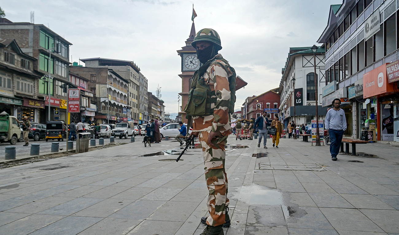A security personnel stands guard at a market in Srinagar on May 10, 2024, ahead of the fourth phase of voting of India's ongoing general election. (AFP/File)