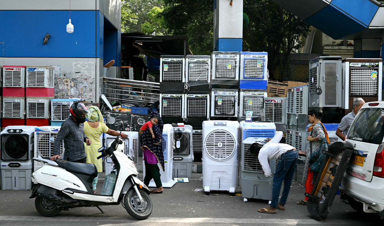 People buy air coolers from a roadside vendor on a hot summer afternoon in New Delhi on May 20, 2024, amid the ongoing heatwave. (AFP)