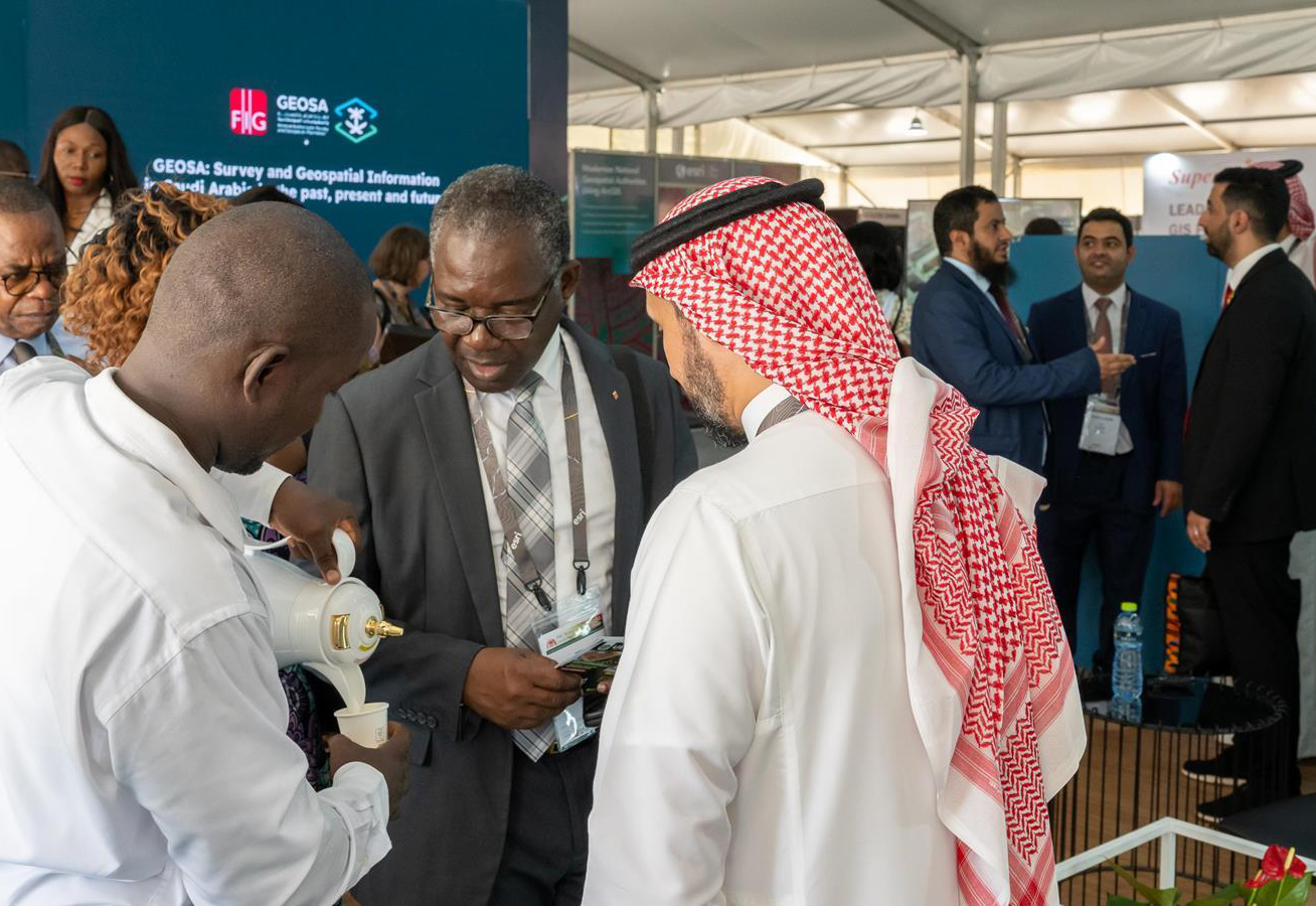 With more than 1,500 participants from 80 countries, the conference facilitates international collaborations. (SPA)