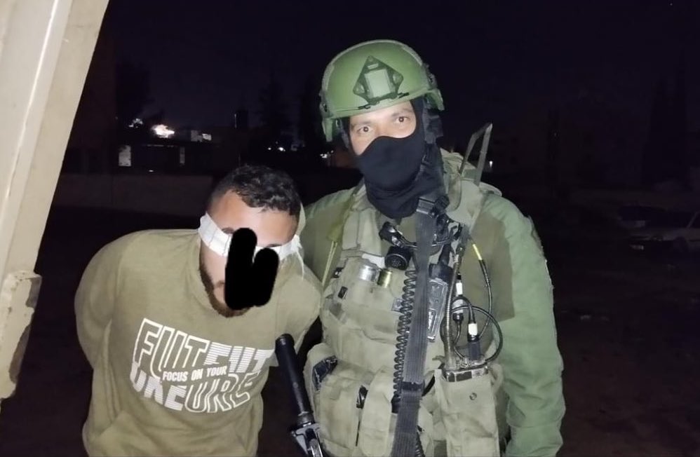 Israeli mayor posts photos of himself with blindfolded Palestinian detainees