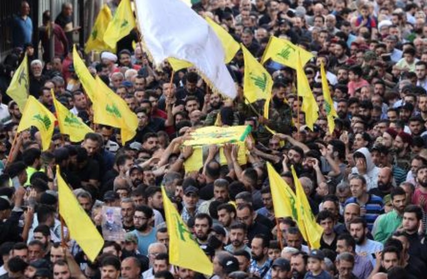 Mourners carry the coffin of one of the two Hezbollah militants killed in an Israeli strike in southern Lebanon, during their funeral on May 21, 2024 in a south Beirut suburb, amid ongoing cross-border clashes between Israeli troops and Hezbollah fighters. (AFP)