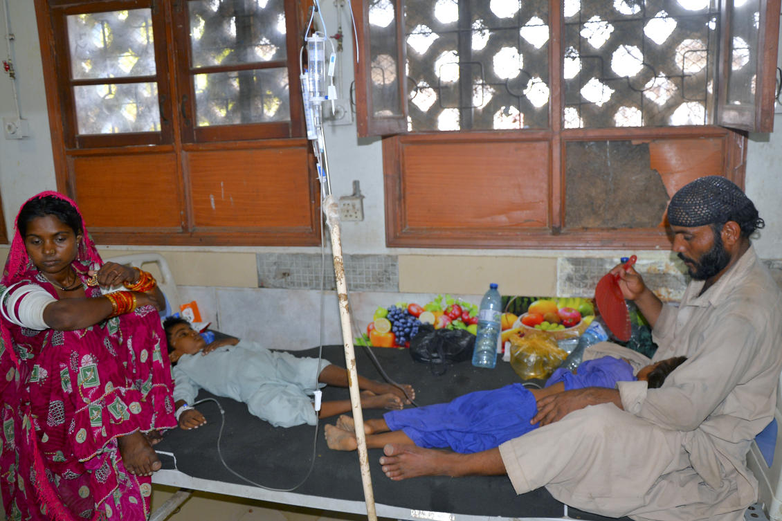 Doctors were treating hundreds of victims of heatstroke at various hospitals across Pakistan on Thursday after an intense spell of the heatwave began in the country, and the mercury rose to above normal due to climate change, officials said. (AP)