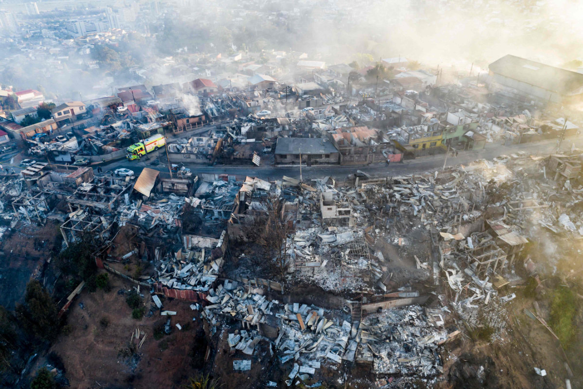 Aerial view of houses destroyed by a forest fire that affected the hills of Vina del Mar, in the Valparaiso region, Chile, taken on December 23, 2022. (AFP)