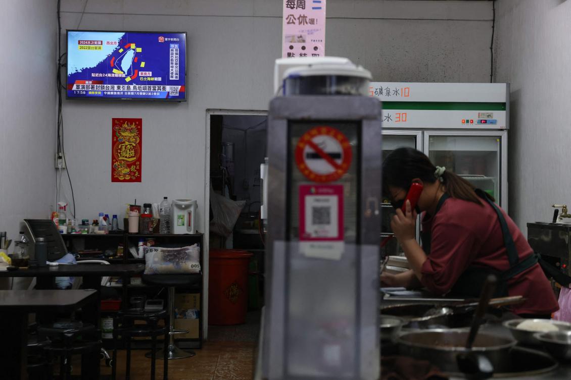 Above, a TV broadcasts news of China’s drills around is seen at a shop in Lieyu township in Kinmen on May 23,2024. (AFP)