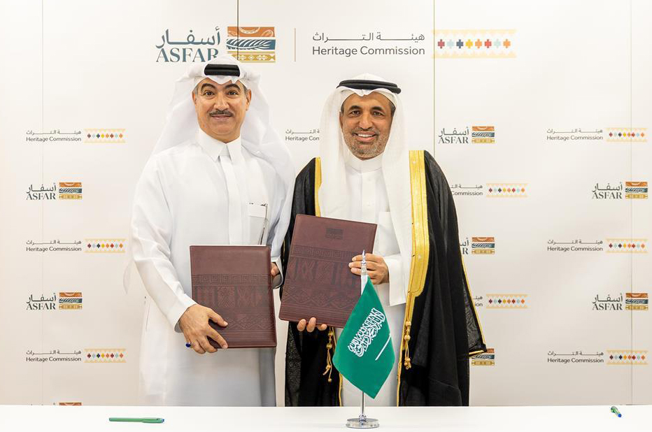 Heritage Commission CEO Jasser Al-Harbash and ASFAR CEO Fahad bin Mushayt attended the signing. (SPA)