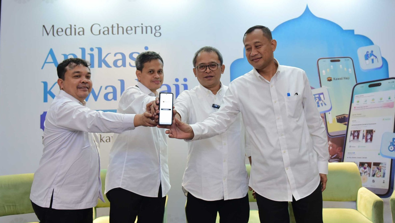 Officials at the Ministry of Religious Affairs launch "Kawal Haji" mobile app on May 27, 2024. (Religious Affairs Ministry)