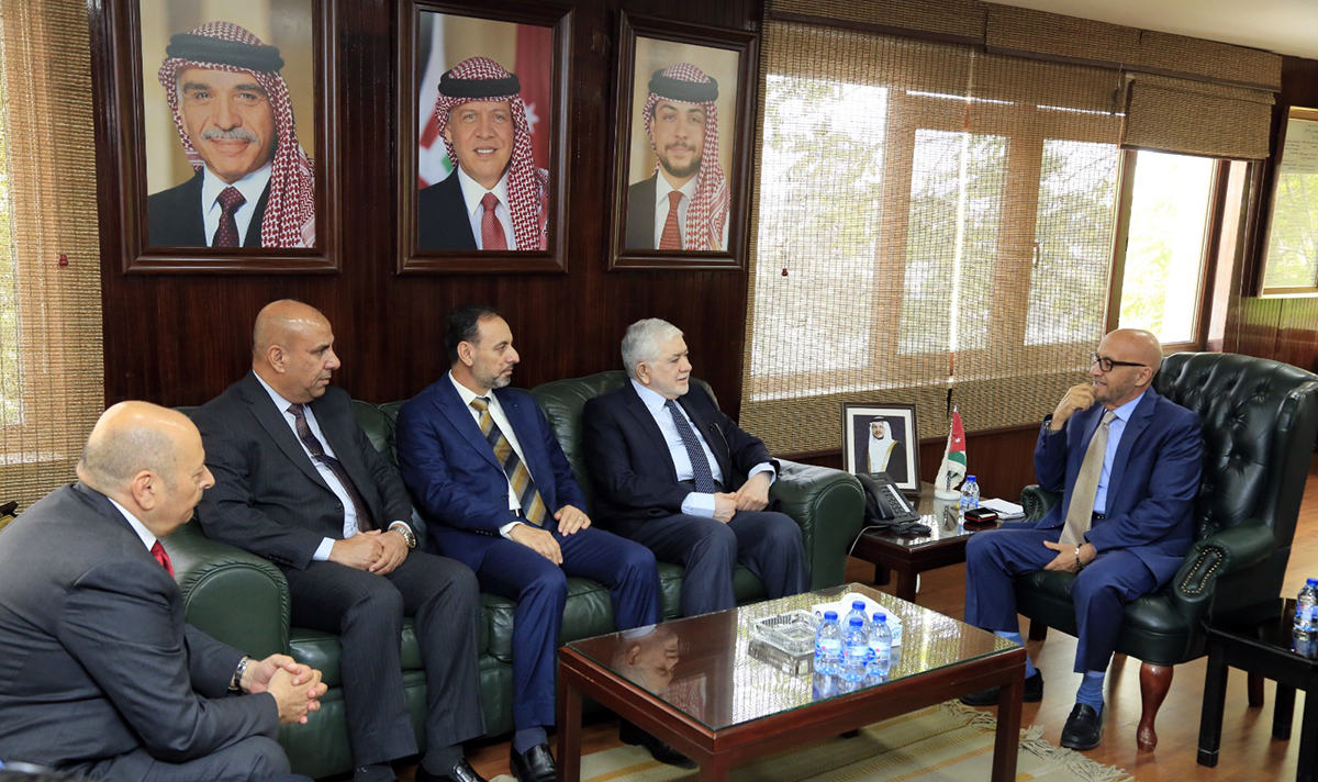 Jordan’s minister of water and irrigation Raed Abu Saud meets with an Iraqi delegation. (Petra)