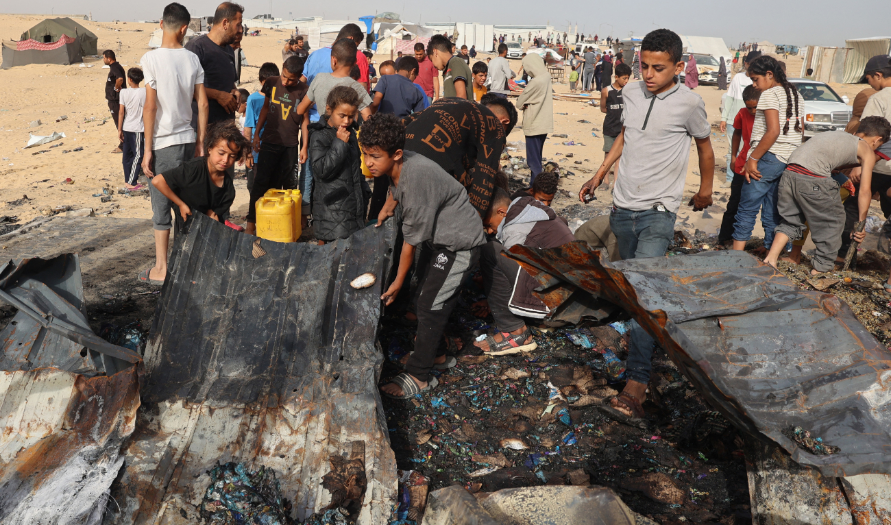 Palestinians gather at the site of an Israeli strike on a camp for internally displaced people in Rafah on May 27, 2024. (AFP)