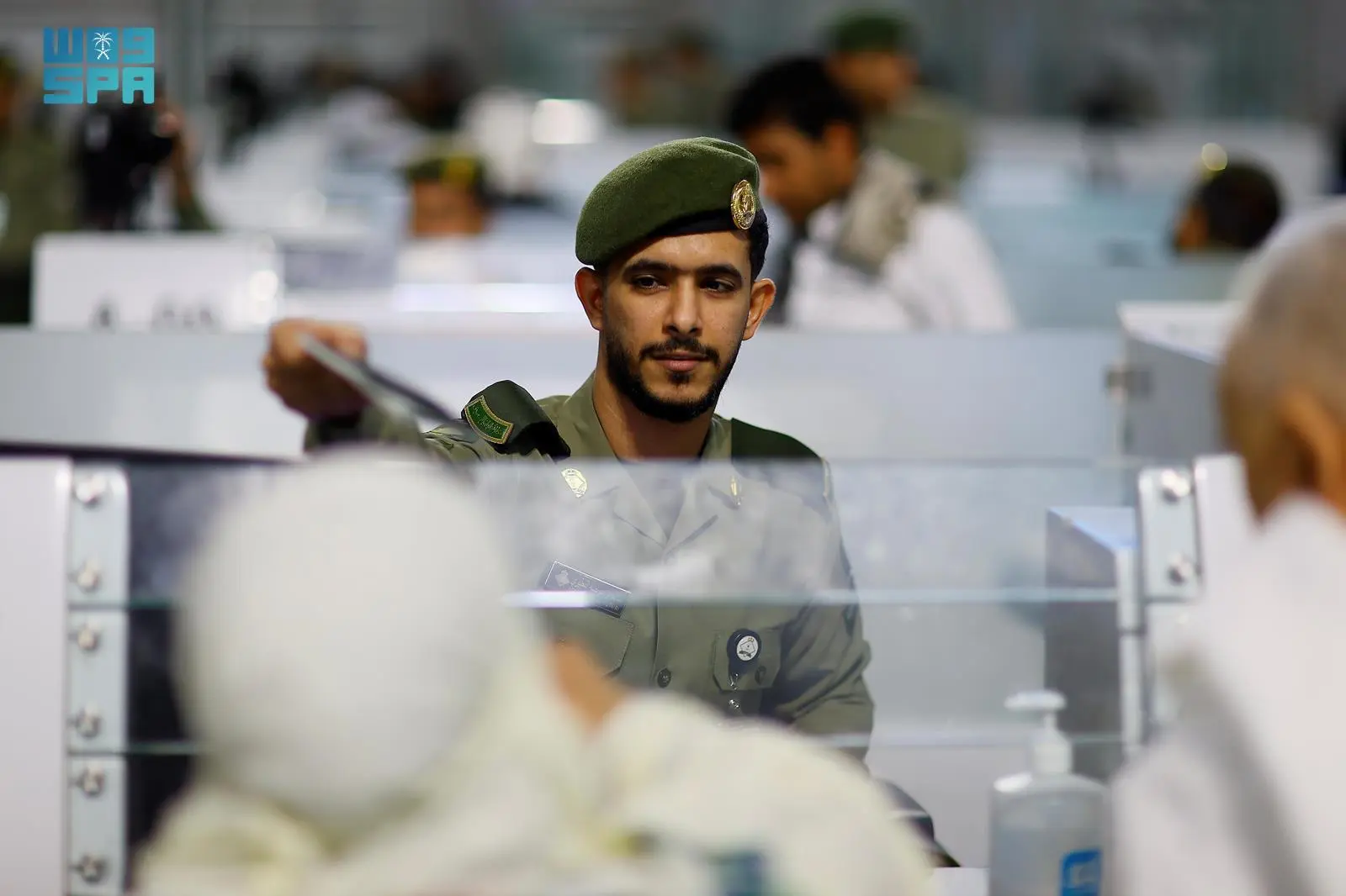 The Saudi government simplified the Yemeni visitors’ travel with immigration officers ensuring entry procedures were carried out smoothly. (SPA)