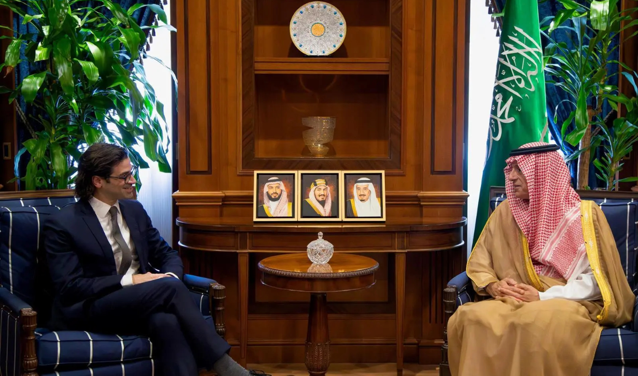 Saudi Minister of State for Foreign Affairs and climate envoy Adel Al-Jubeir (R) and Robert Karem, national security adviser to US Senator Mitch McConnell. (SPA)
