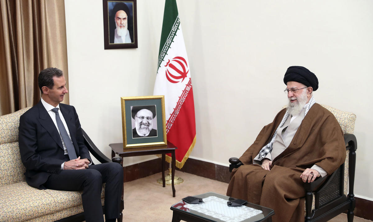 In this photo released by the official website of the office of the Iranian supreme leader, Supreme Leader Ayatollah Ali Khamenei, right, speaks with Syrian President Bashar Assad in a meeting in Tehran, Iran. (AP)