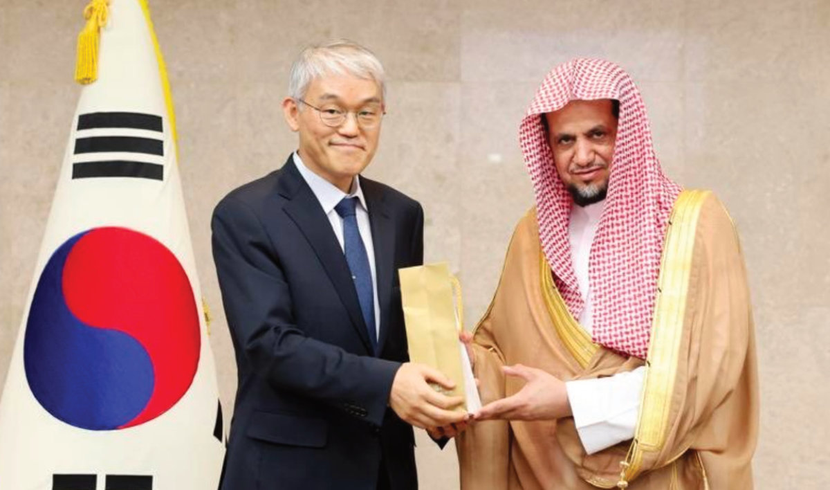 Saudi Attorney General Sheikh Saud bin Abdullah Al-Mujib met with South Korea's Supreme Court chief Cheon Dae-yeop. (SPA)