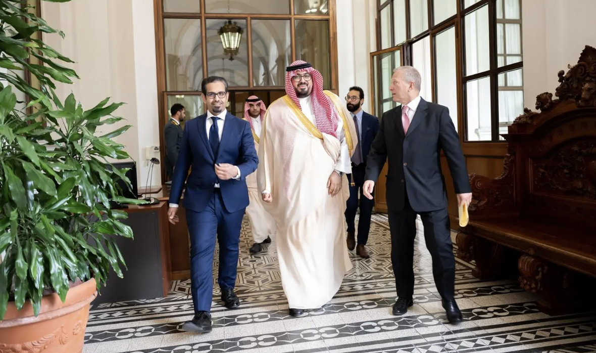 Saudi economy minister discusses trade with Italian official
