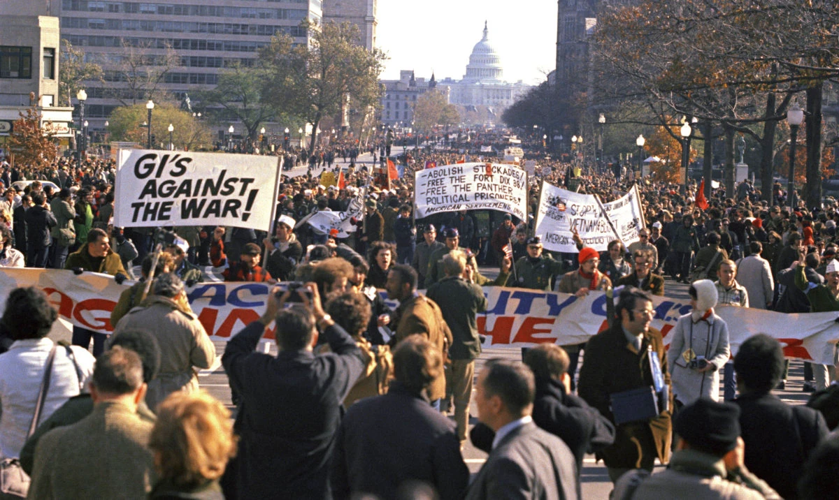 Anti-Vietnam war demonstrators mass on the Ellipse in Washington on May 9, 1970. (AP)