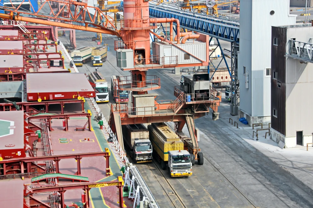 According to the General Authority for Statistics, this rise in real GDP was propelled by oil and non-oil activities which increased by 2.4 percent and 0.5 percent during the period, respectively. Shutterstock