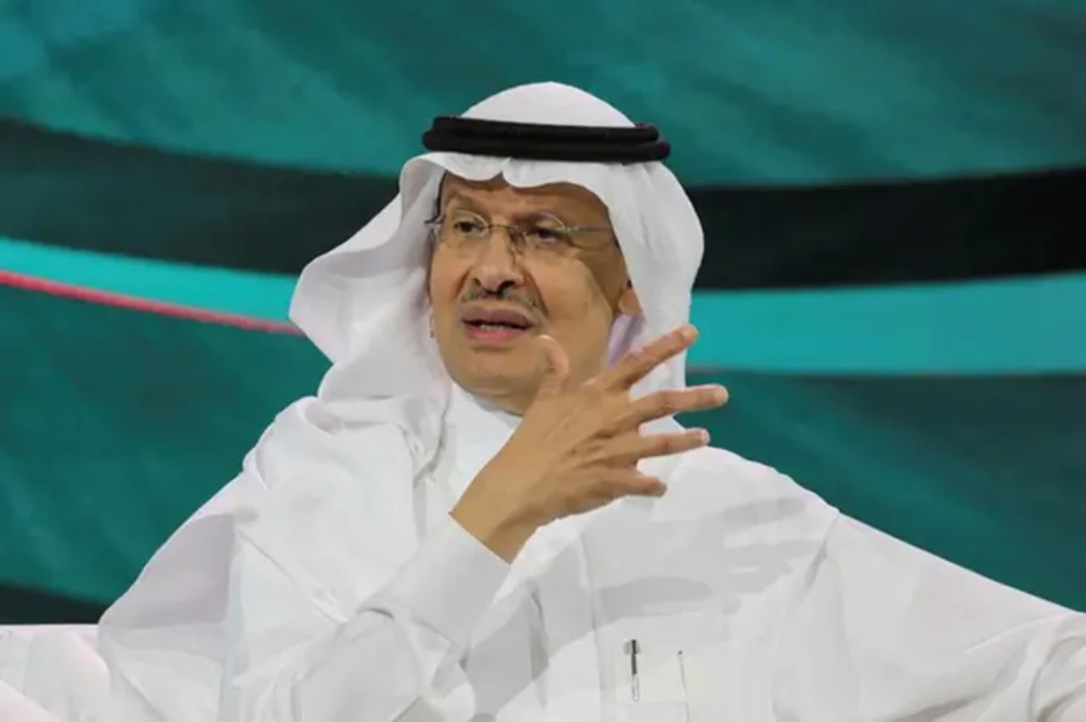 During the main dialogue session of the third Tashkent International Investment Forum, Prince Abdulaziz bin Salman emphasized the distinguished relations between the two nations and the commitment of their leaderships to enhance and develop cooperation in all fields, particularly in the energy sector. File