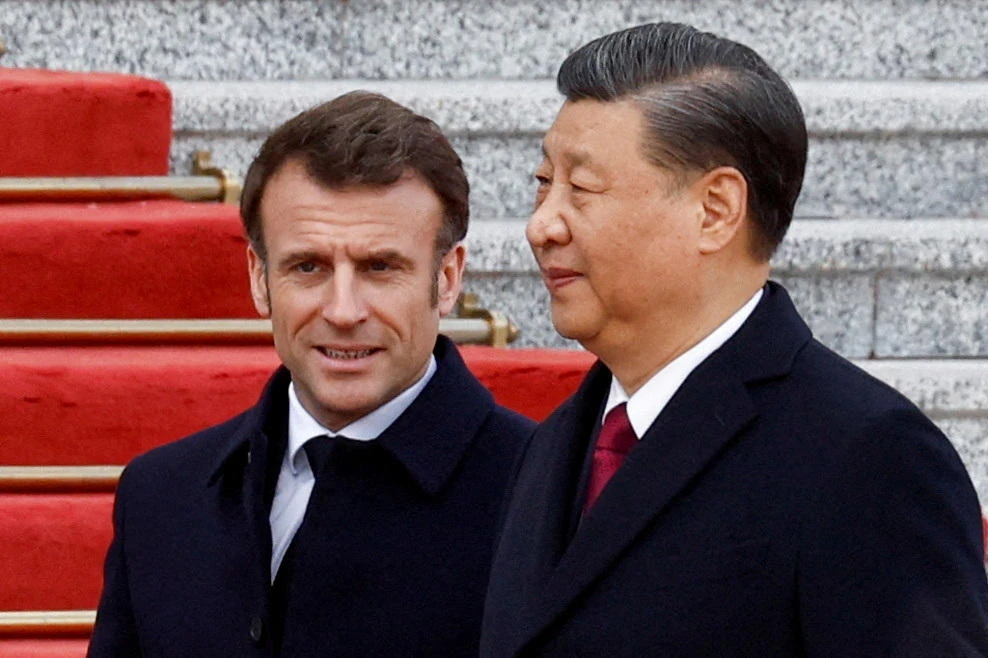 Chinese President Xi Jinping welcomes French President Emmanuel Macron at the Great Hall of the People, in Beijing on Apr. 6, 2023. (Reuters/File)