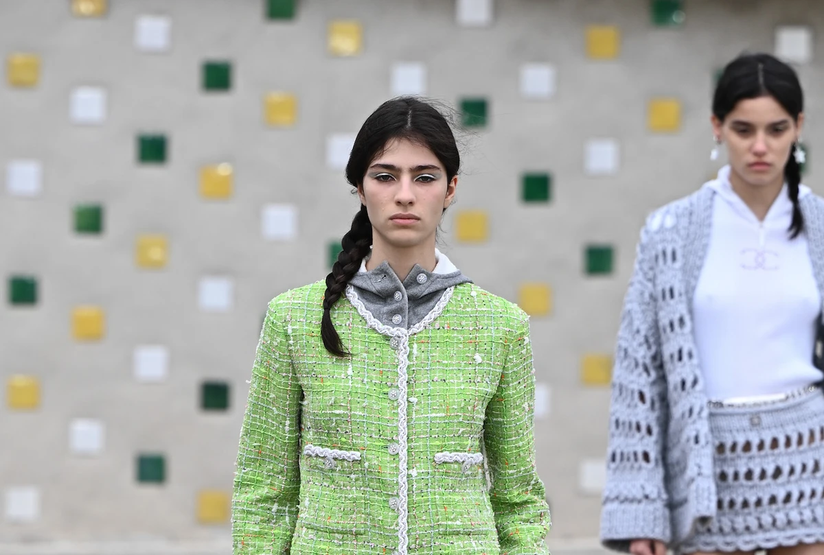 Loli Bahia donned a green ensemble on the runway. (Getty Images)