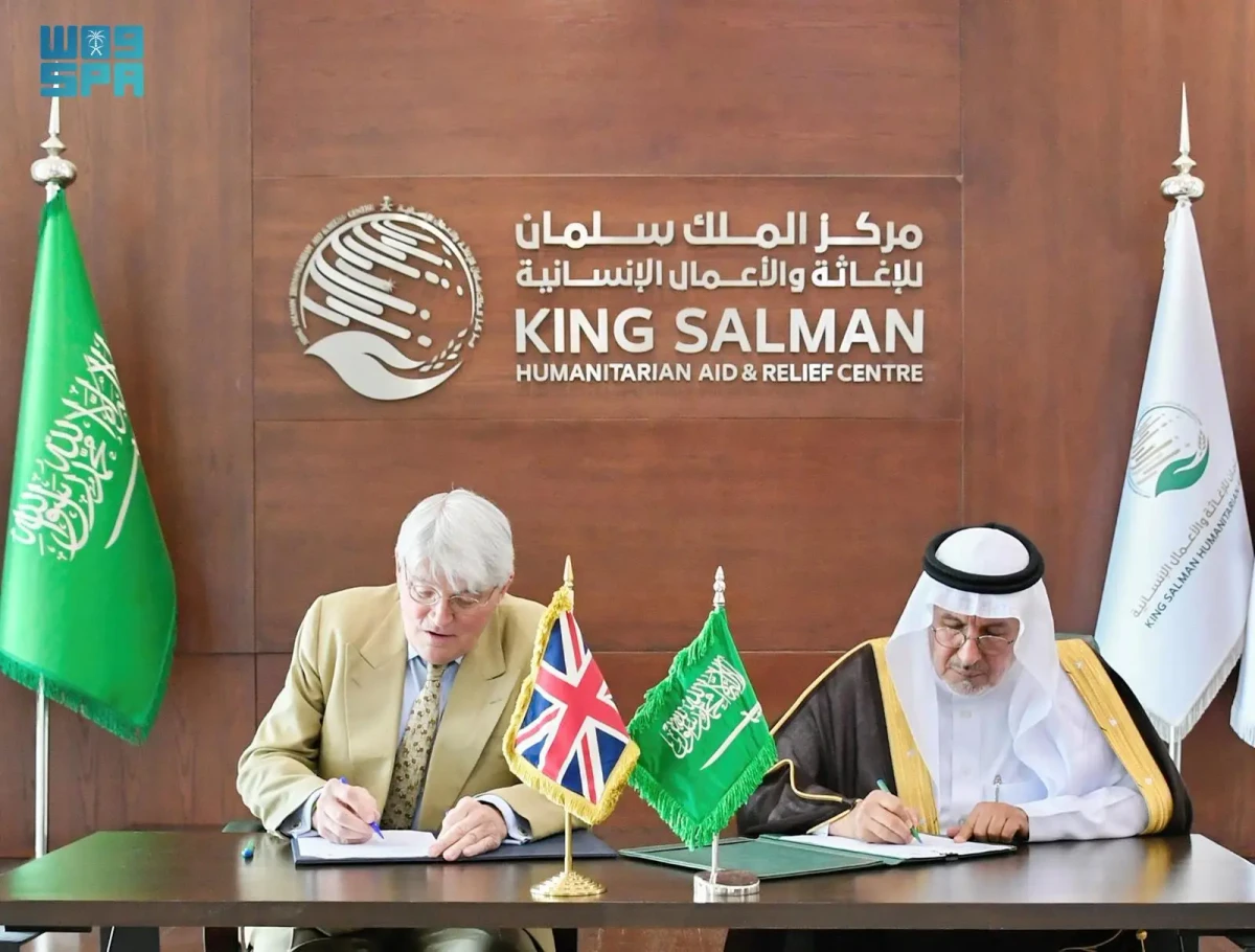 KSrelief General Supervisor Dr. Abdullah Al-Rabeeah and British Minister for Development and Africa Andrew Mitchell signed the deal in Riyadh. (SPA)