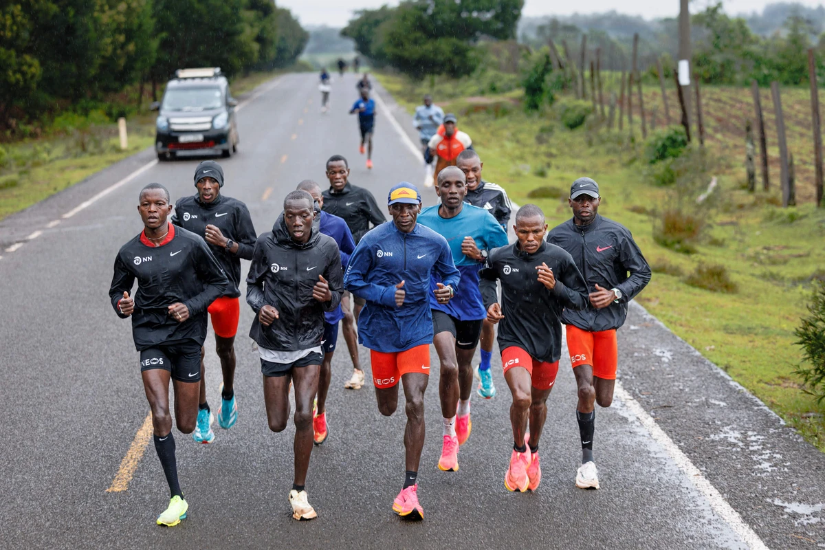 Olympic marathon champion Eliud Kipchoge (C) runs among his pacers during a fartlek (speed work) session in Kaptagat on May 4, 2024. (AFP)