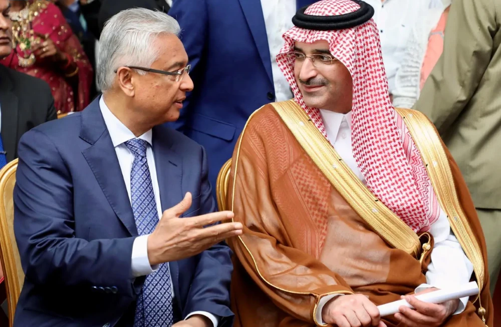 Pravind Jugnauth and Sultan bin Abdulrahman Al-Marshad. (SPA)
