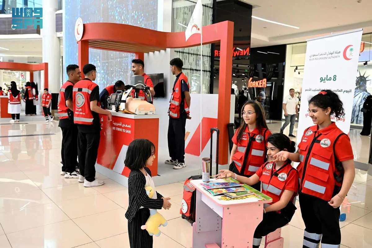 In Tabuk province, participants, including children, were introduced to the important of the role of first-aiders and first responders in times of emergencies. (SPA photo)