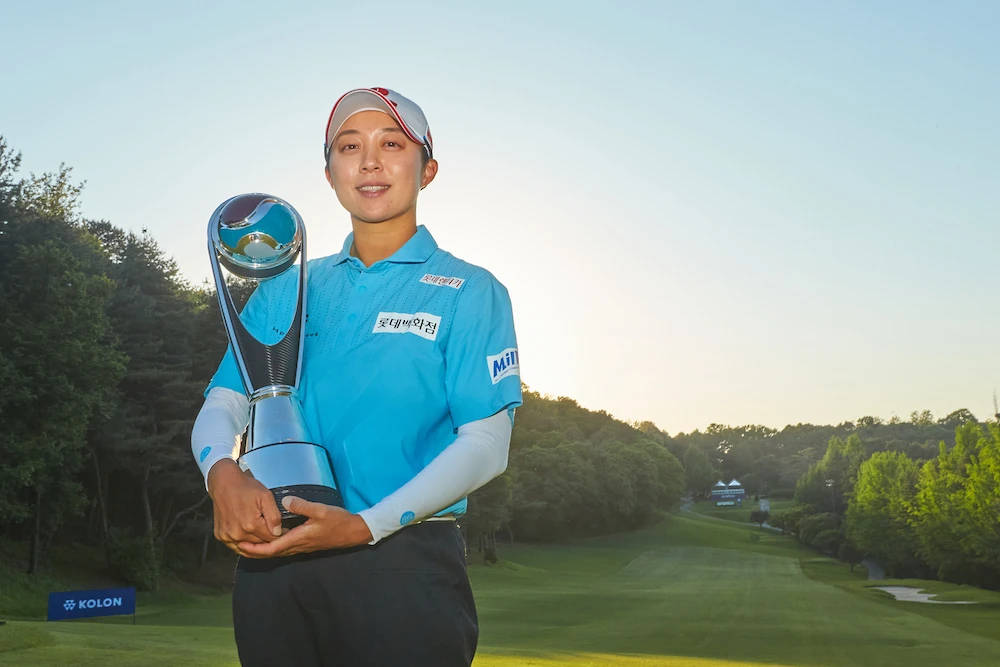 Home favorite Hyo-Joo Kim lifts the Aramco Team Series presented by PIF trophy on her tournament debut. (Supplied)
