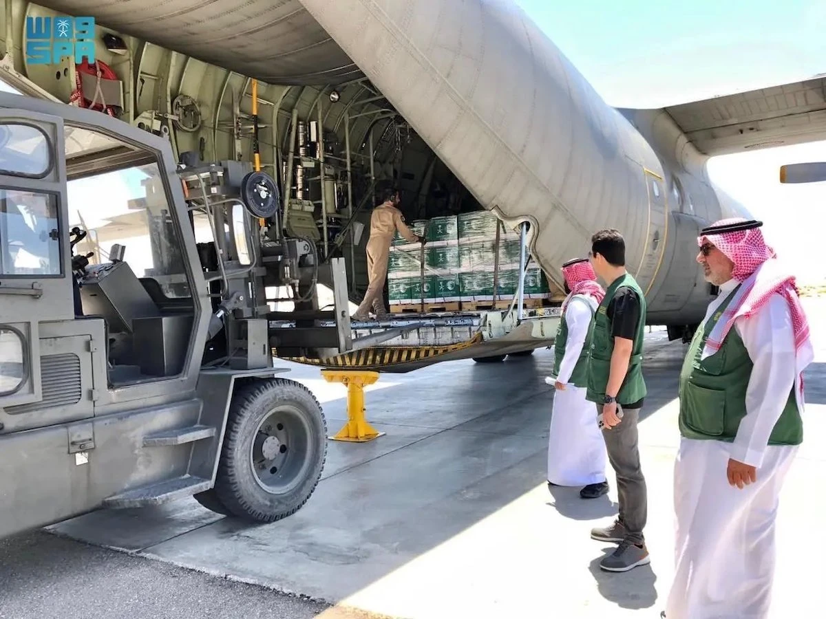 The 49th Saudi relief plane carrying food baskets for Gazans arrived at Egypt’s El Arish International Airport on Tuesday. (SPA)