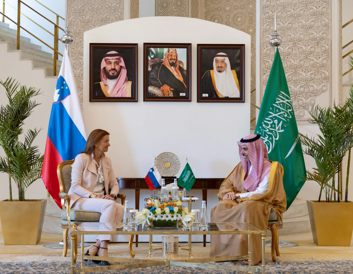 Saudi Foreign Minister Prince Faisal bin Farhan receives his Slovenian counterpart Tanja Fajon in Riyadh on Wednesday. (SPA)