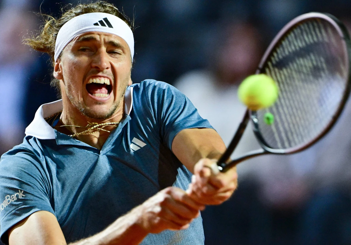 Germany's Alexander Zverev returns to Taylor Fritz of the US during their quarterfinal match in the ATP Rome Open tennis tournament at Foro Italico in Rome on May 15, 2024. (AFP)