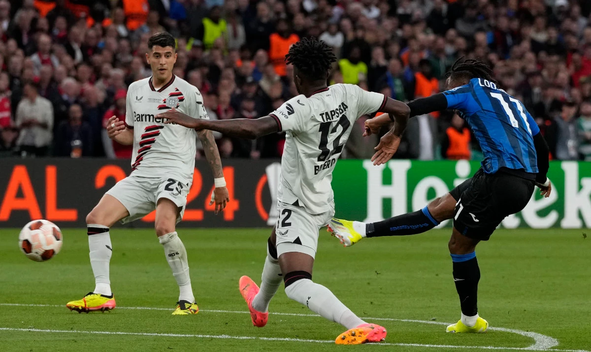 Atalanta's Ademola Lookman scores his side's second goal during the Europa League final soccer match between Atalanta and Bayer Leverkusen at the Aviva Stadium in Dublin, Ireland, Wednesday, May 22, 2024. (AP)