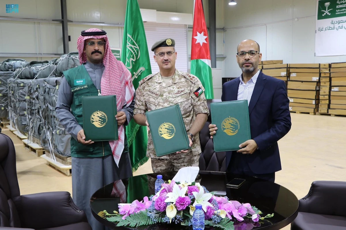 KSrelief has delivered equipment and tools to the Jordanian Hashemite Charity Organization that will be sent to support Palestinians in Gaza. (SPA)