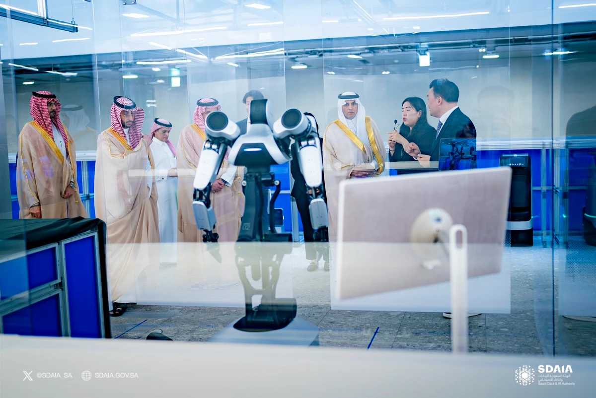SDAIA President Abdullah bin Sharaf Al-Ghamdi visits a technology firm in Seoul. SPA