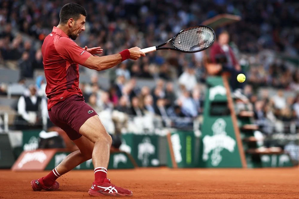 Djokovic shrugs off troubles in winning start at French Open