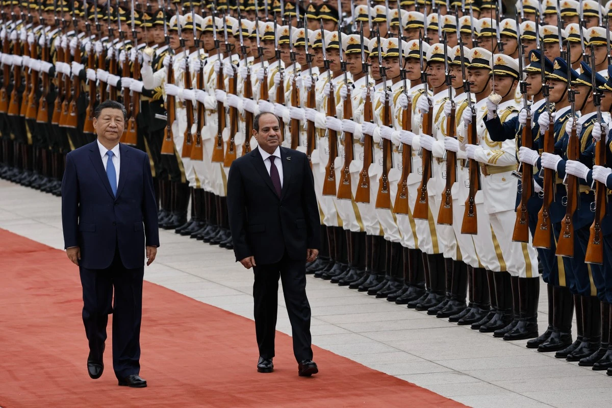 Chinese President Xi Jinping and Egyptian President Abdel Fattah al-Sisi review the honour guard during a welcome ceremony at the Great Hall of the People in Beijing on May 29, 2024. Several Arab leaders are this week visiting Beijing, which is seeking to present a "common voice" on the conflict between Israel and Hamas and improve cooperation.(AFP)