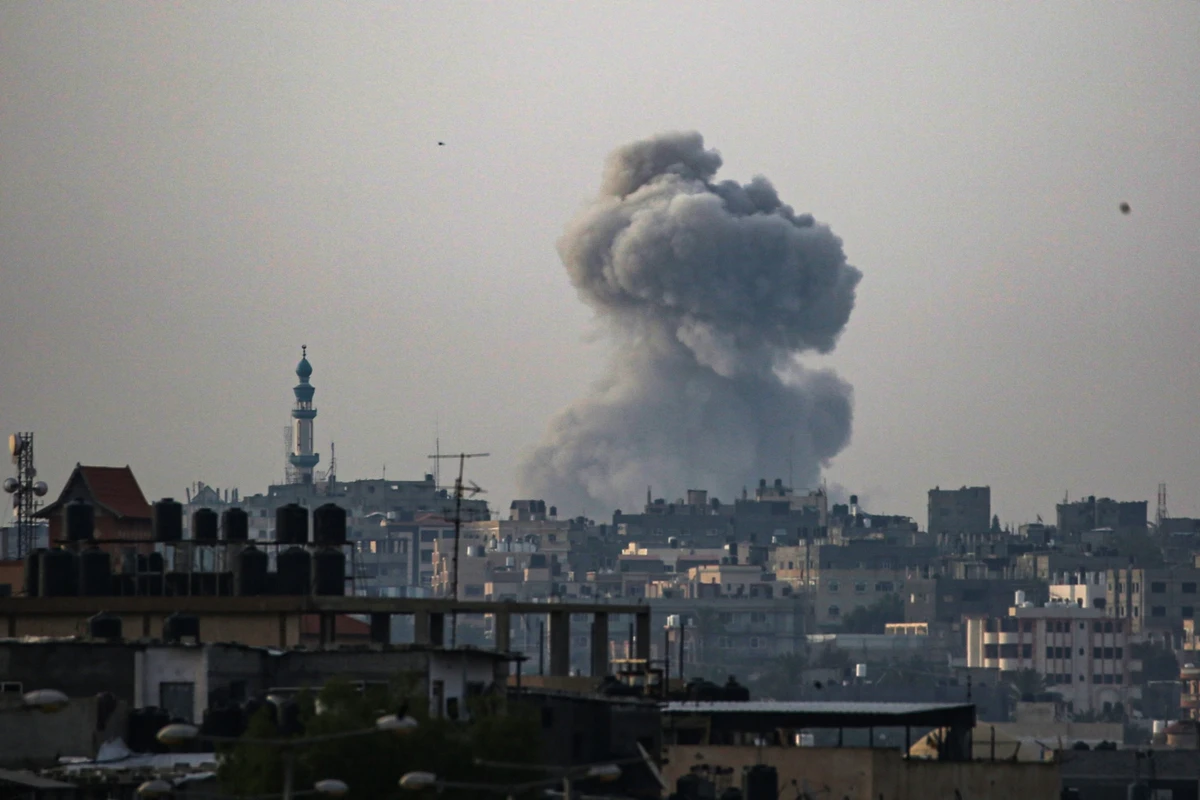 Smoke billows during Israeli bombardment in eastern Rafah in the southern Gaza Strip. May 19, 2024 (File/AFP)