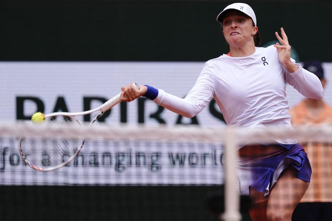 Iga Swiatek remains on course for her third consecutive French Open title and fourth overall. (AFP)