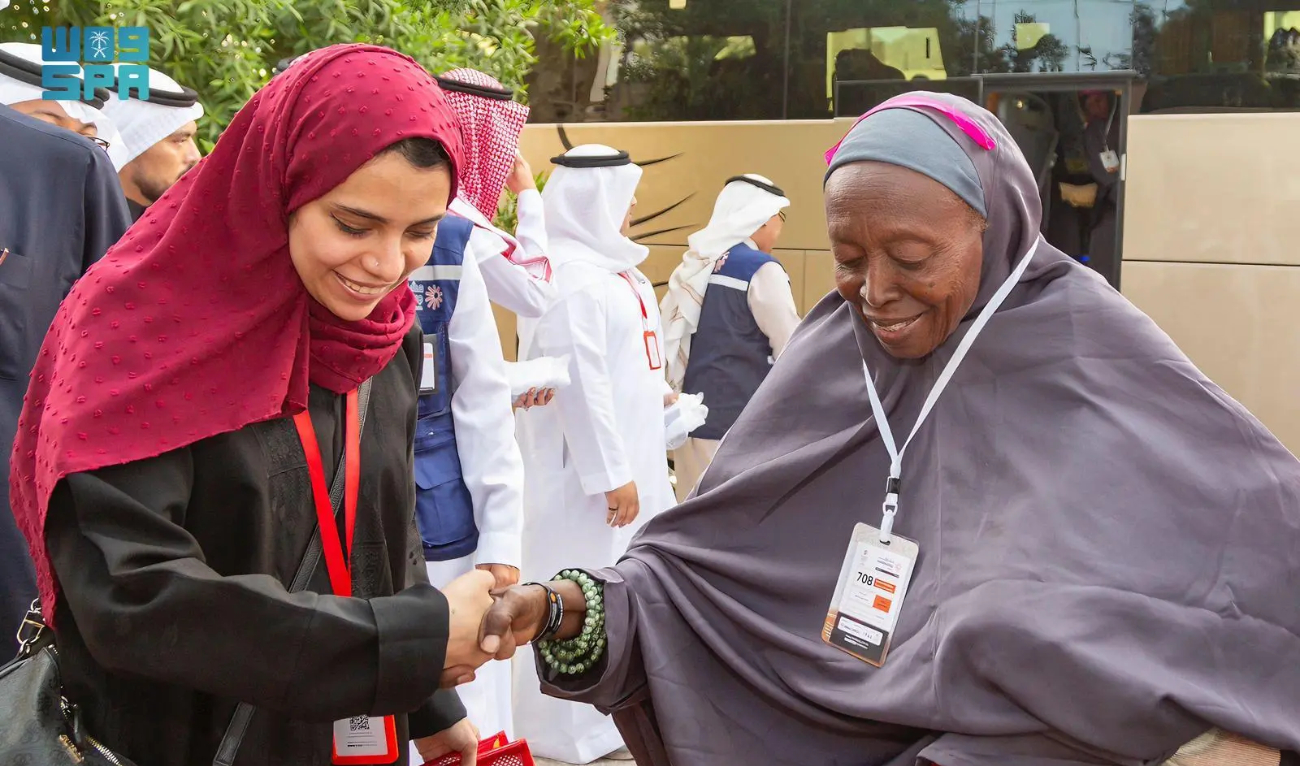 The 305 pilgrims, out of 8,000 Sudanese expected to perform the rituals, were received with gifts and roses upon their arrival. (SPA)
