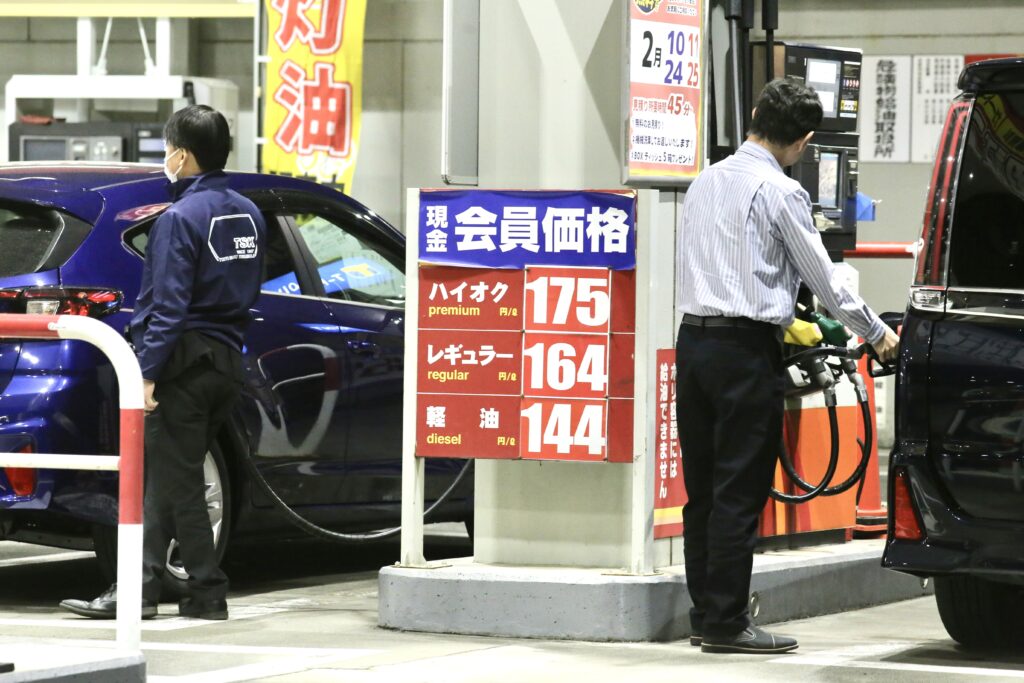 During April, Japan imported about 78.84 million barrels of oil, of which the Arab share was 95.6 percent, or about 75.35 million barrels. (ANJ)