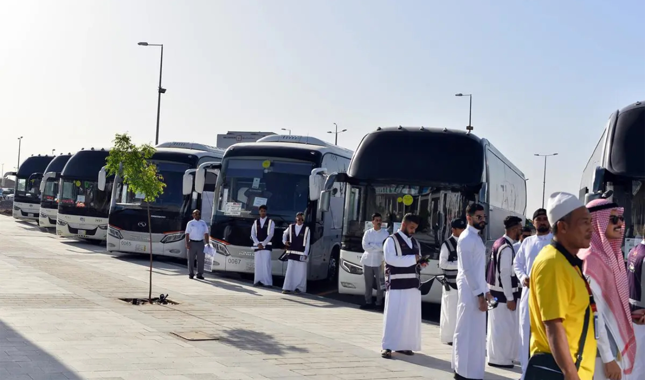 The authority said more than 3,500 buses will transport pilgrims to and from the Grand Mosque via 16 routes with 11 stops and stations. (SPA/File)