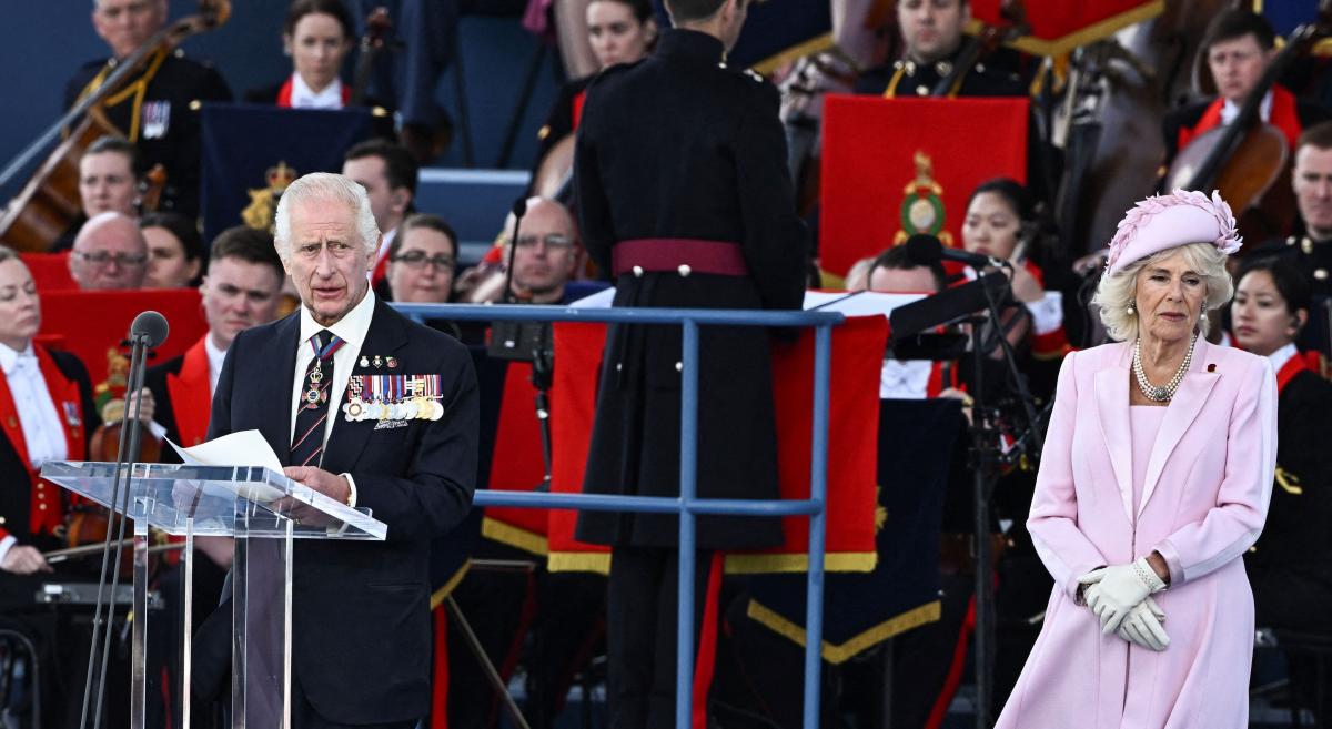 Britain’s King Charles and Britain’s Queen Camilla attend a UK national commemorative event to mark the 80th anniversary commemorations of Allied amphibious landing (D-Day Landings) in France in 1944, in Southsea Common, in Portsmouth, southern England, on Jun. 5, 2024. (AFP)