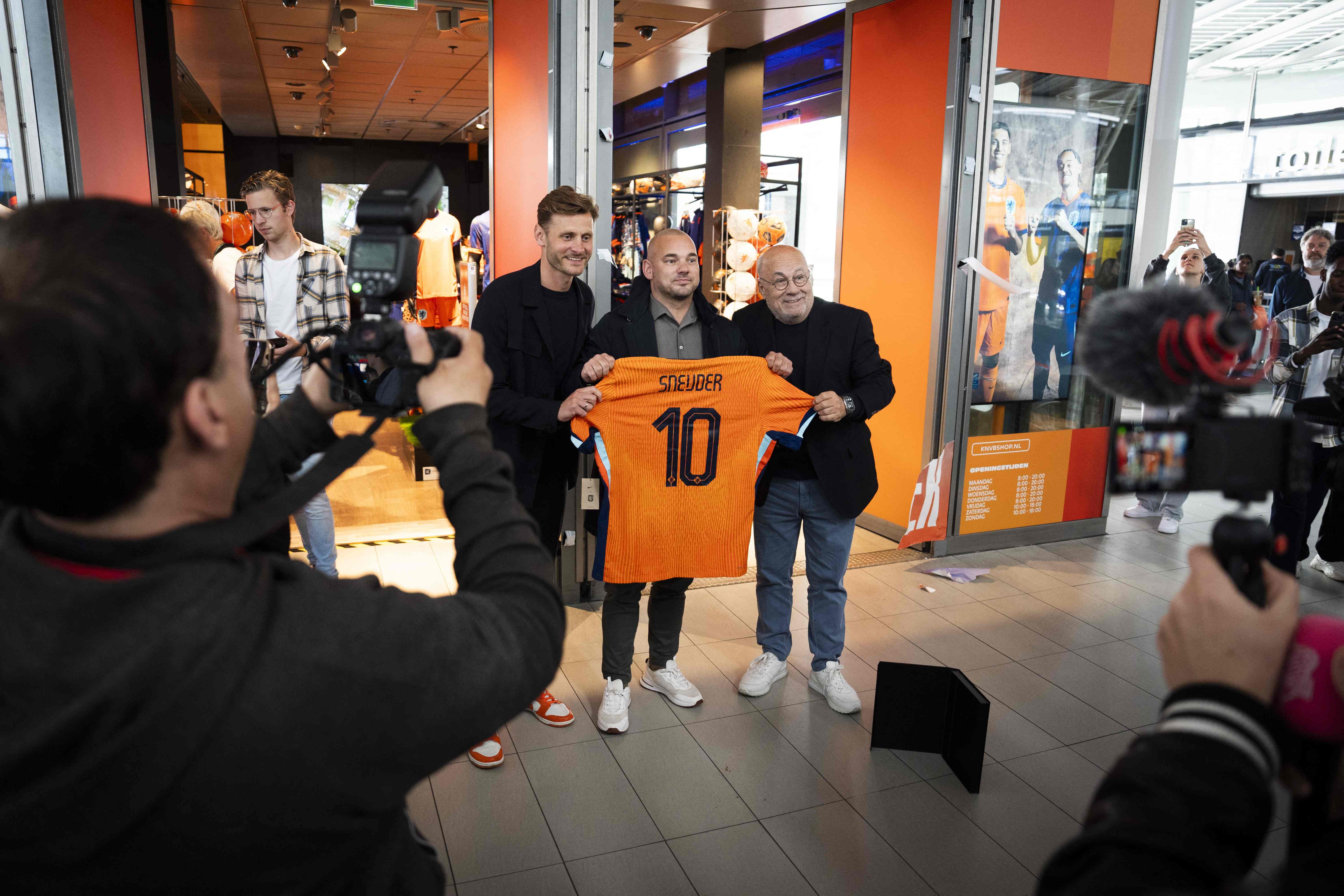 Dutch former pro footballer Wesley Sneijder (C) during the opening of an 'Official Oranje Fanstore' at Utrecht central station, where shirts, balls, caps and other items from the Dutch national team are for sale, ahead of the Euro 2024, in Utrecht. (AFP)