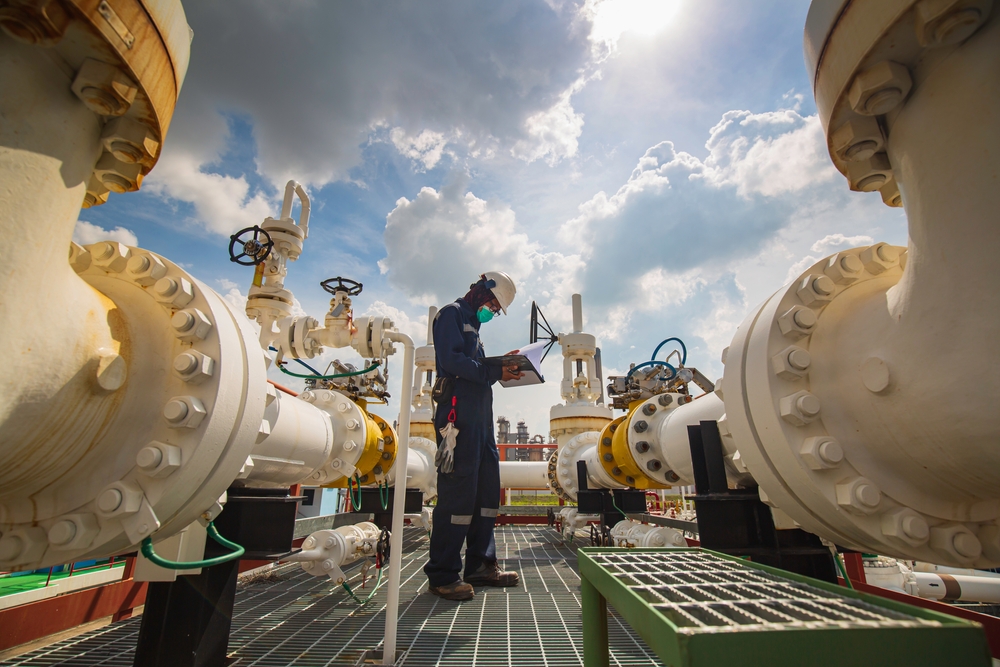 According to the report, global upstream oil and gas capital expenditure is expected to grow by $24 billion this year, surpassing $600 billion for the first time in a decade. Shutterstock