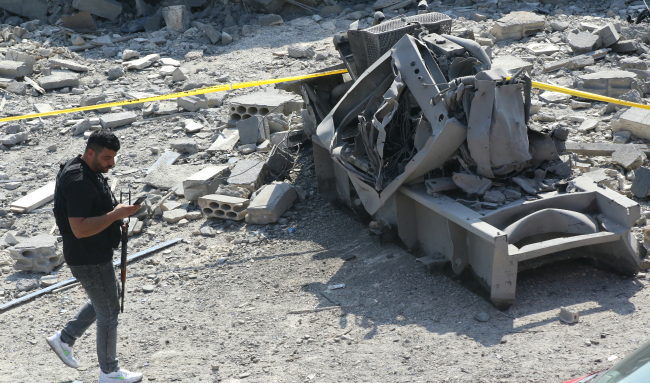 A member of the Lebanese security forces inspects the damage around a building hit by an Israeli airstrike in the southern Lebanese town of Wadi Jilou, east of Tyre, on June 6, 2024. (AFP)