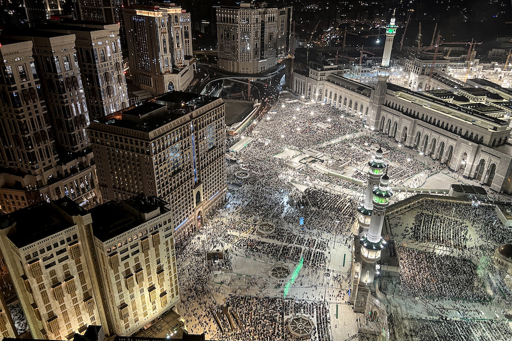 The Saudi tourism ministry’s oversight teams have already carried out over 4,500 inspection tours of hospitality facilities in Makkah. (AFP)